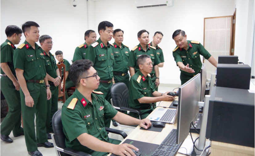Trao đổi kinh nghiệm chuyển đổi số với Trường Sĩ quan Lục quân 2